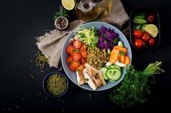 Selección de alimentos frescos y naturales